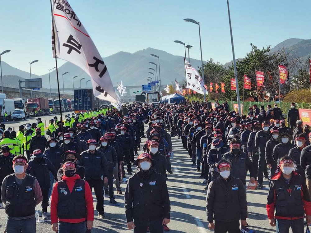 Corea Del Sur La Huelga De Los Camioneros Paraliza El Transporte De